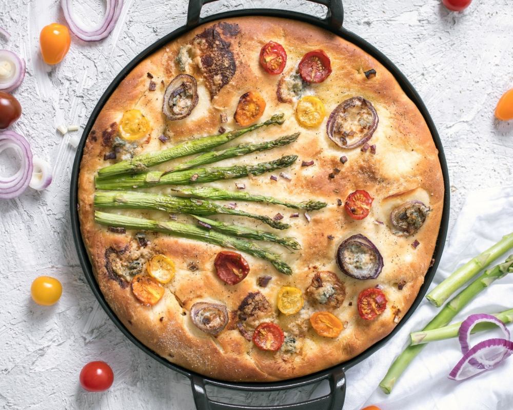 Focaccia s medom i šparogama